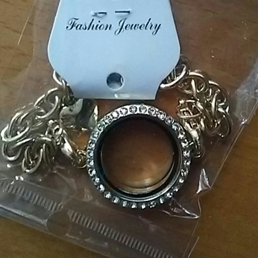 Bracelets - Picture 3 of 4